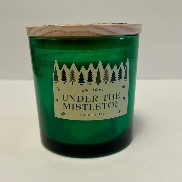 DW Home Under the Mistletoe - Picture 6 of 6